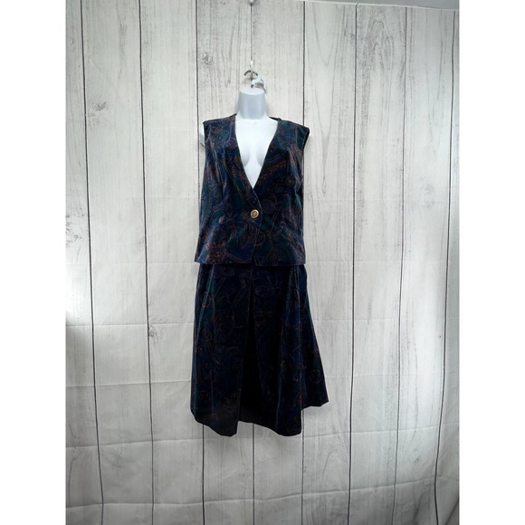 Nobrand Vintage 60's - 70's Matching Velvet Floral Skirt and Vest Set - Picture 2 of 10